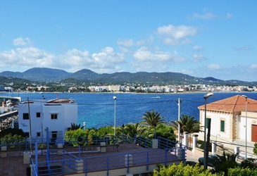 All Inclusive Sun Holidays to Central City Apartments