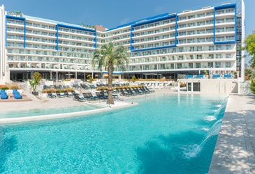 L'Azure Hotel